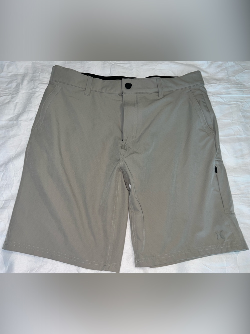Hurley Men's Flat Front Shorts in Light Gray